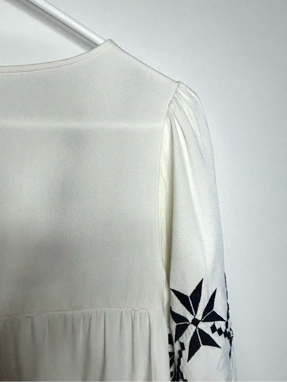 Y2K Peasant Blouse White w Black Boho Embroidery Flutter Sleeves & Tassel Ties L